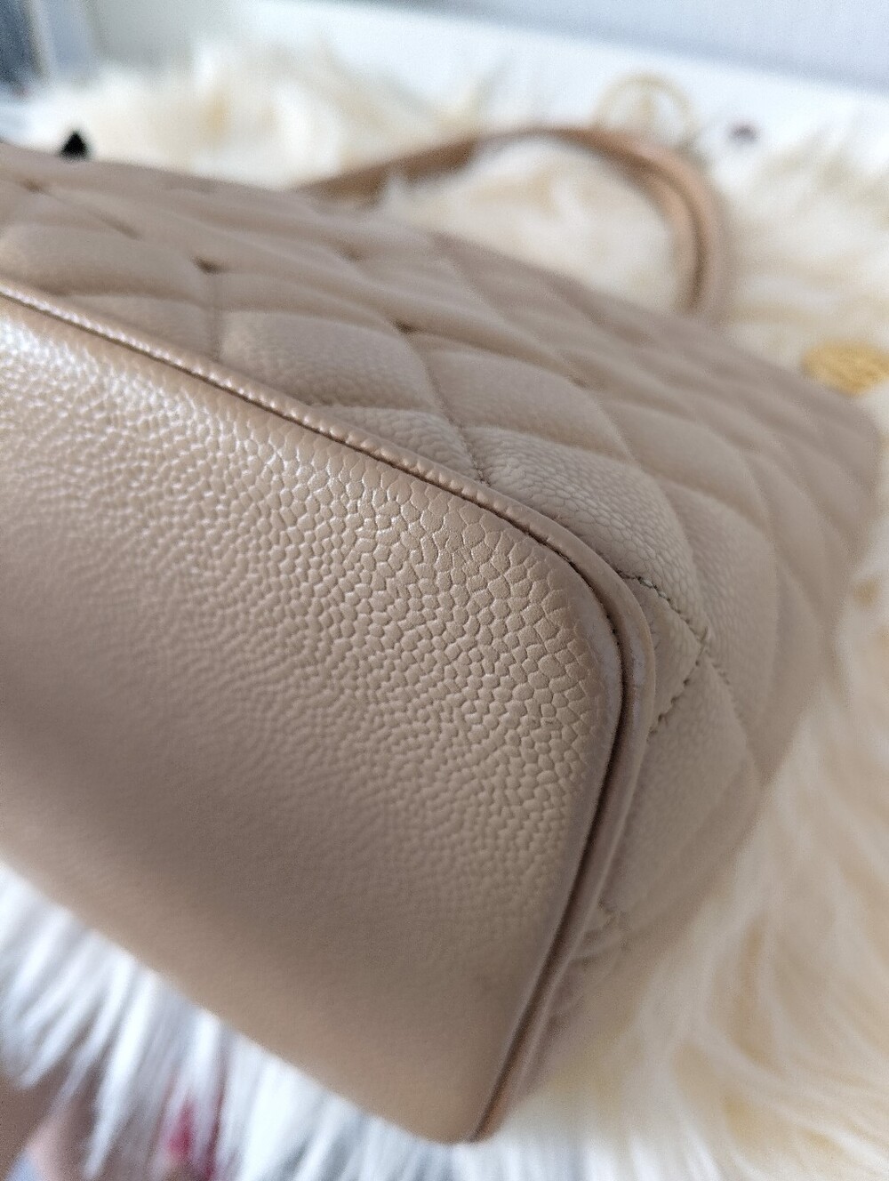 CHANEL Beige Quilted Leather Tote with CC Emblem - Picture 4 of 13